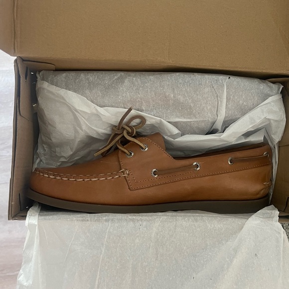BRAND NEW SPERRYS - Picture 5 of 5